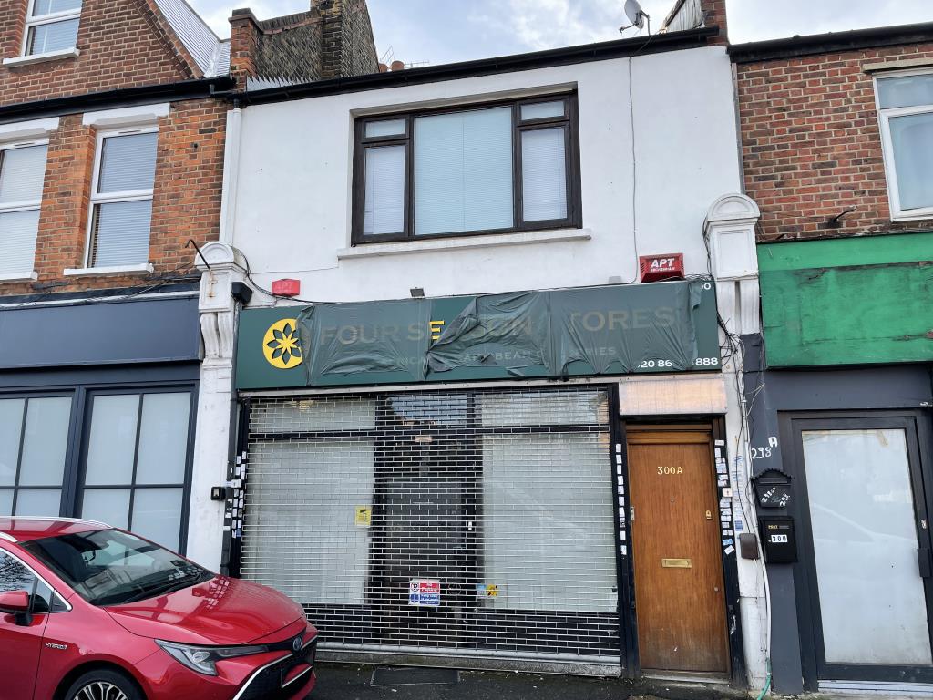 Lot: 127 - FREEHOLD COMMERCIAL INVESTMENT - Exterior of commercial investment in Catford London